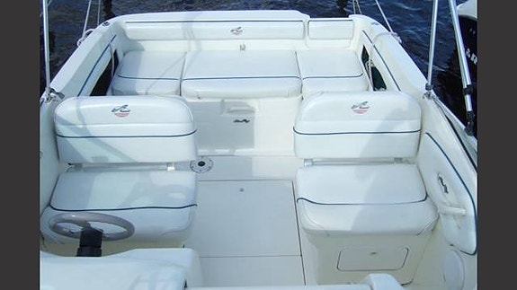 Sea Ray 215 Express Cruiser 3 of 8