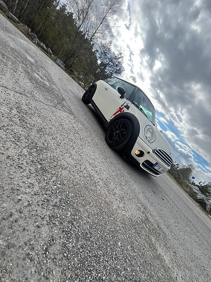 MINI Cooper 4 of 5