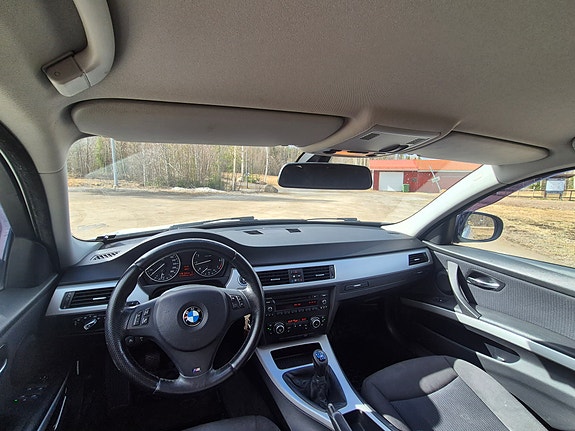 BMW 318i 6 of 9