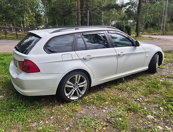 BMW 318i 3 of 9