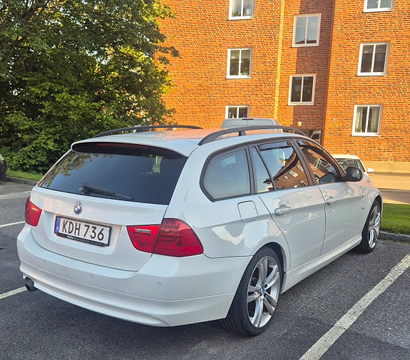 BMW 318i 2 of 9
