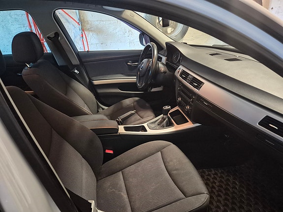 BMW 318i 8 of 9