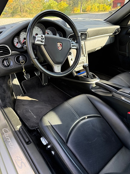 Porsche 911 Carrera 4S 16 of 19