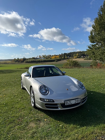 Porsche 911 Carrera 4S 4 of 19