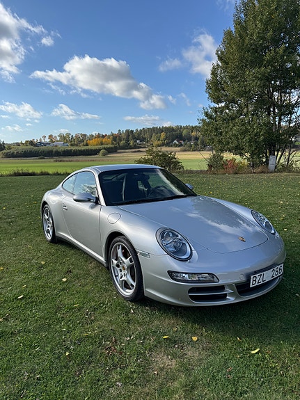 Porsche 911 Carrera 4S 2 of 19