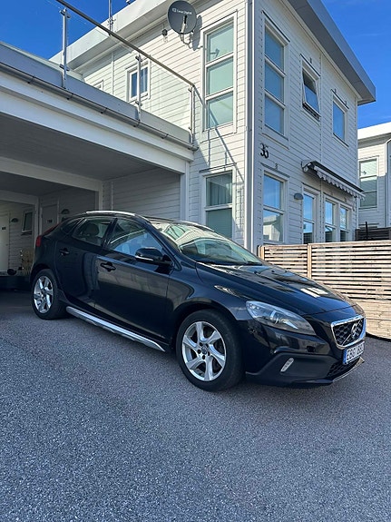 Volvo V40 Cross Country 2 of 5