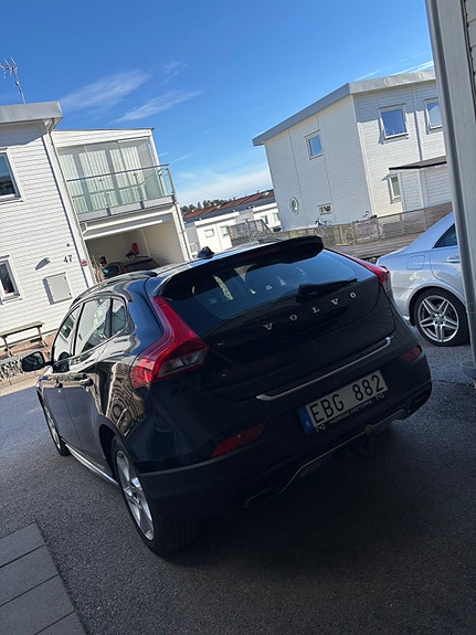 Volvo V40 Cross Country 3 of 5
