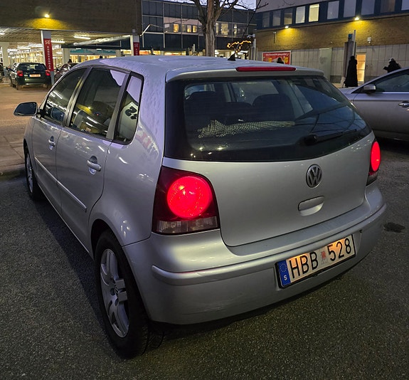 Volkswagen Polo 2 of 6