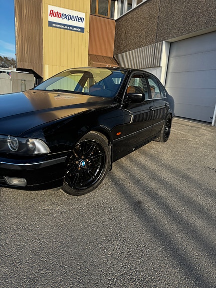 BMW 540i 2 of 5