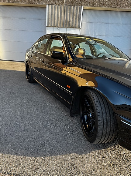 BMW 540i 3 of 5