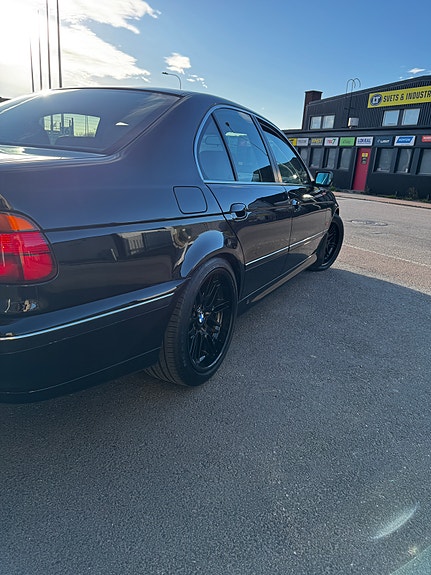 BMW 540i 4 of 5