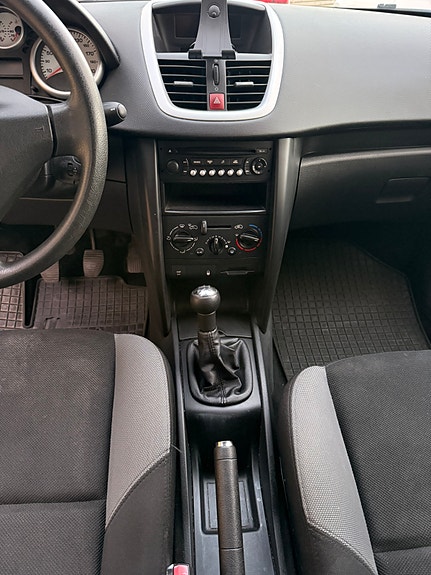 Peugeot 207 10 of 16