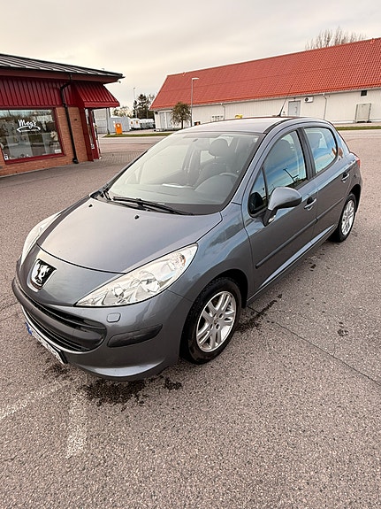 Peugeot 207 8 of 16