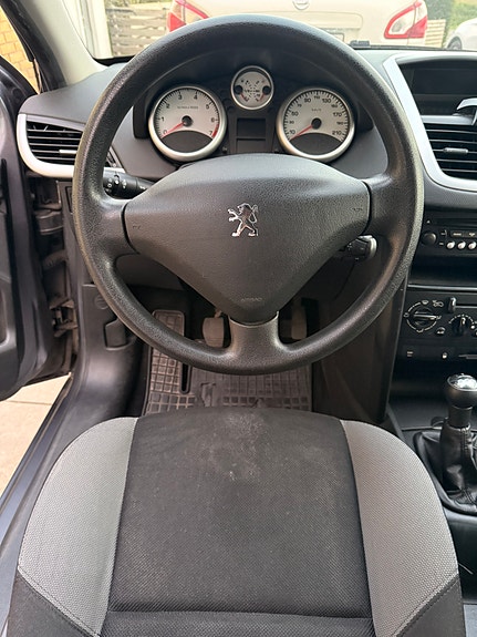 Peugeot 207 9 of 16