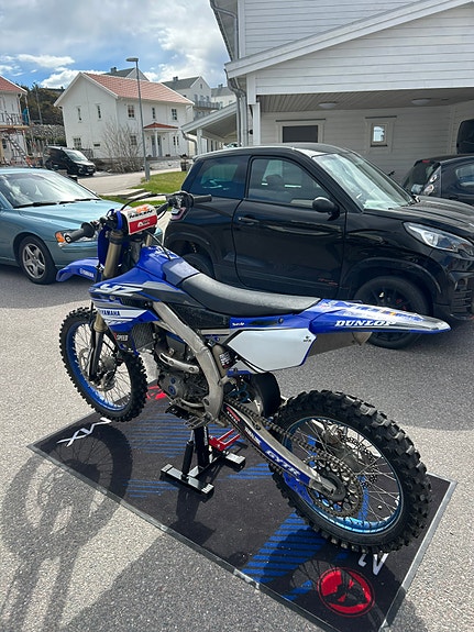 Yamaha Yzf 450 3 of 5