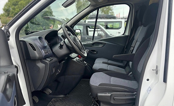Opel Vivaro 4 of 4