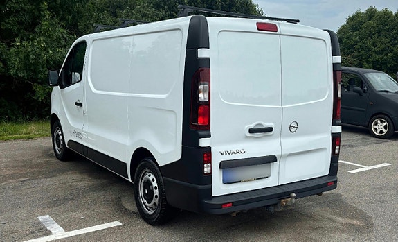 Opel Vivaro 2 of 4