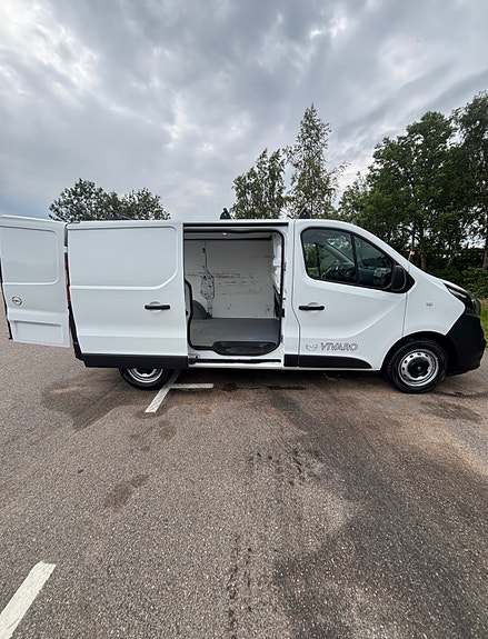 Opel Vivaro 3 of 4
