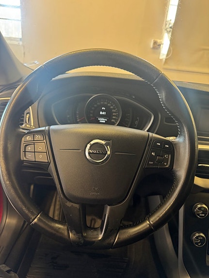 Volvo V40 8 of 13
