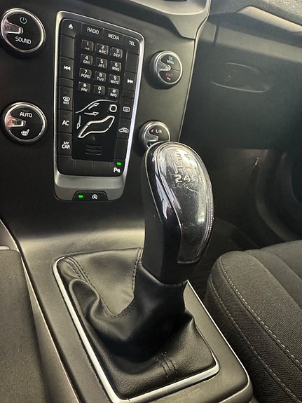 Volvo V40 10 of 13