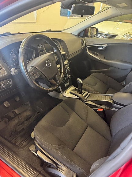Volvo V40 7 of 13
