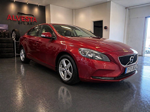 Volvo V40 2 of 13