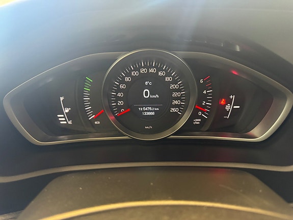 Volvo V40 11 of 13