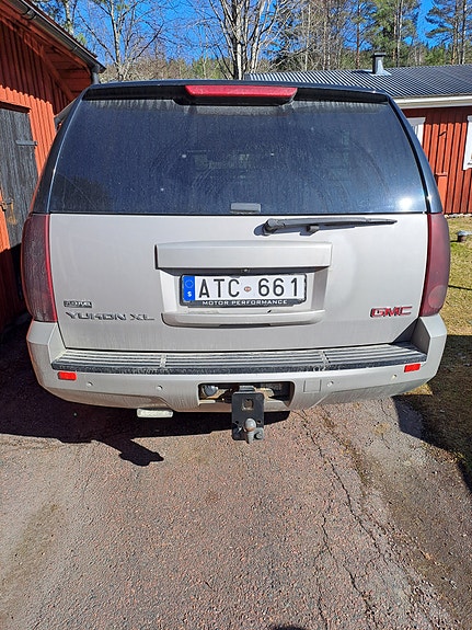 GMC Yukon 3 of 5