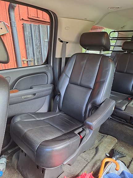 GMC Yukon 7 of 12