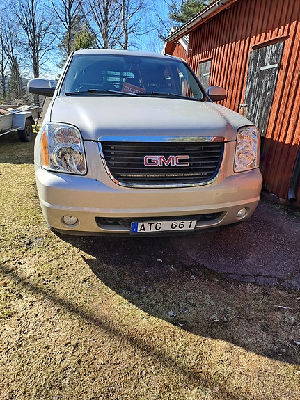 GMC Yukon 2 of 5