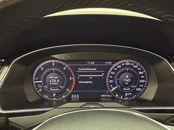Volkswagen Passat 18 of 30