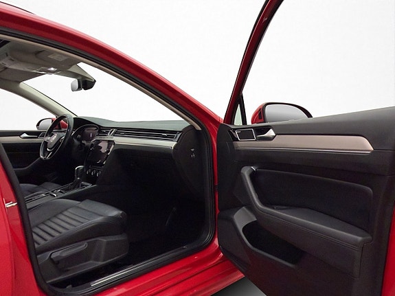 Volkswagen Passat 8 of 30