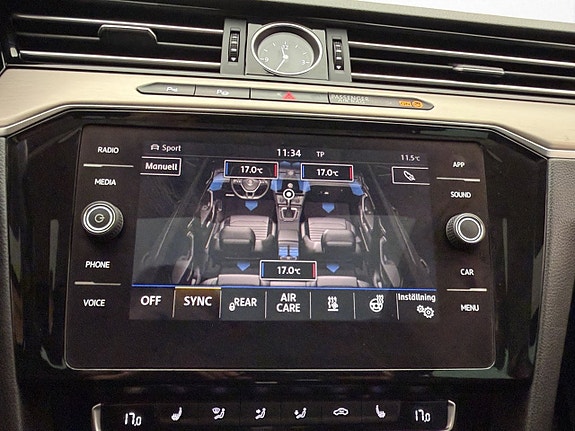 Volkswagen Passat 24 of 30
