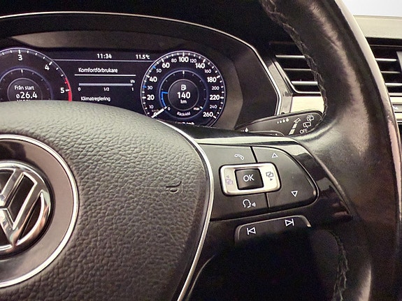 Volkswagen Passat 19 of 30