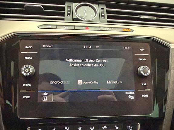 Volkswagen Passat 23 of 30