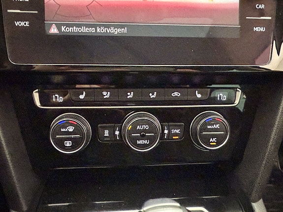 Volkswagen Passat 26 of 30