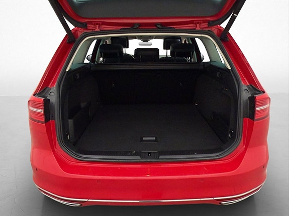 Volkswagen Passat 30 of 30