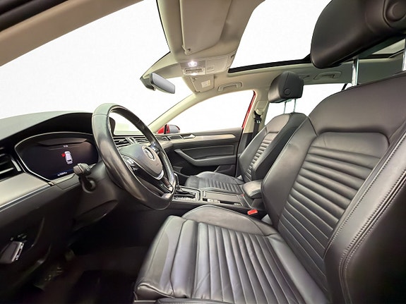 Volkswagen Passat 13 of 30