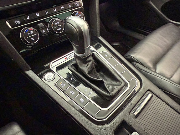 Volkswagen Passat 27 of 30