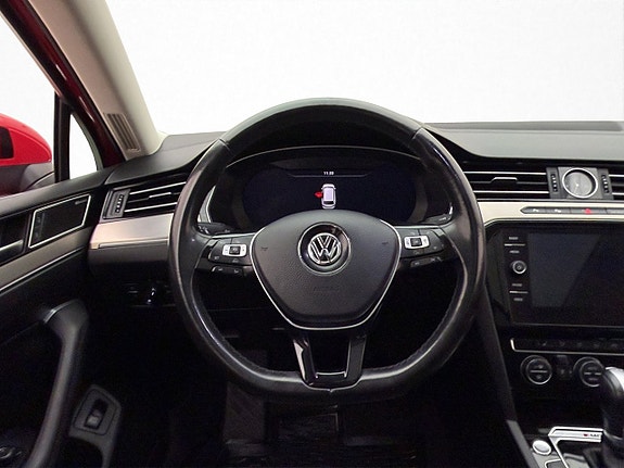 Volkswagen Passat 16 of 30
