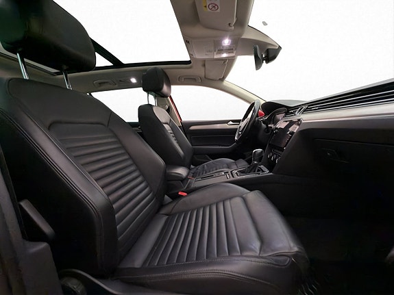 Volkswagen Passat 28 of 30