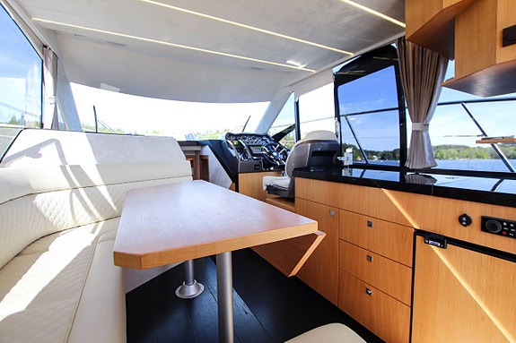 Galeon 360 Fly | 2019 | 2 x Volvo Penta D4 260 Joystick 8 of 12