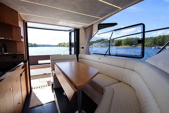 Galeon 360 Fly | 2019 | 2 x Volvo Penta D4 260 Joystick 9 of 12