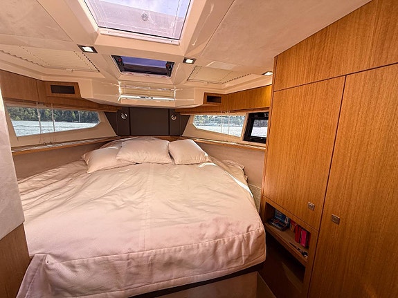 Galeon 360 Fly | 2019 | 2 x Volvo Penta D4 260 Joystick 10 of 12
