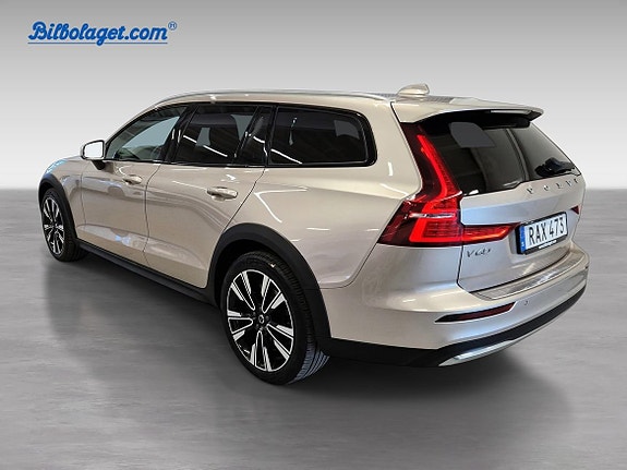 Volvo V60 Cross Country 4 of 5