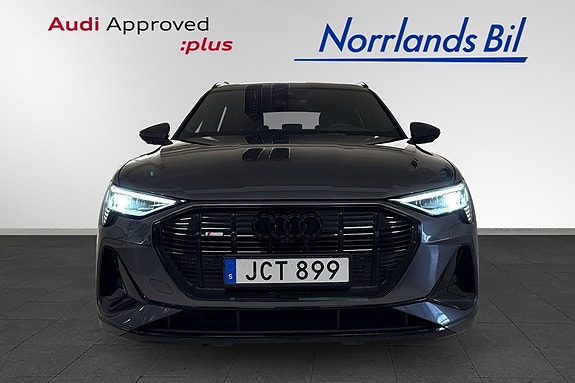 Audi e-tron Sportback 2 of 9