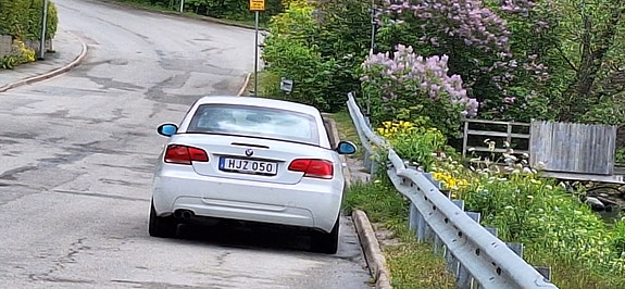 BMW 325i 4 of 5