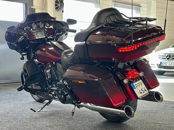 Harley-Davidson Ultra Limited 1.7 Milwaukee-Eight 107, CVO  Nybesiktad 4 of 13