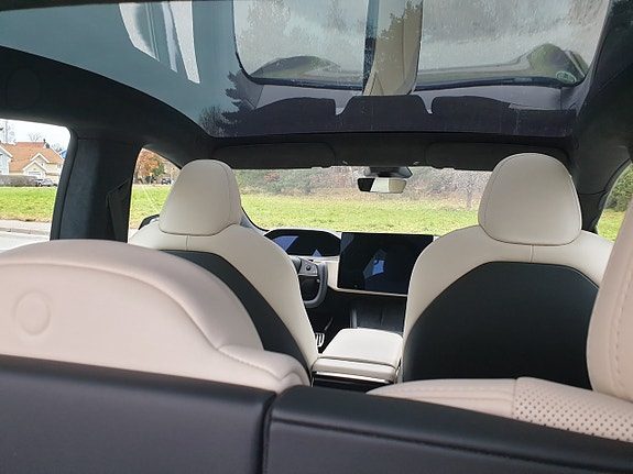 Tesla Model S 14 of 30