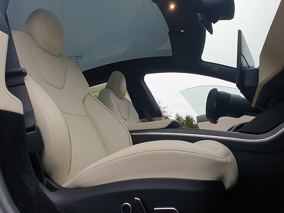 Tesla Model S 26 of 30